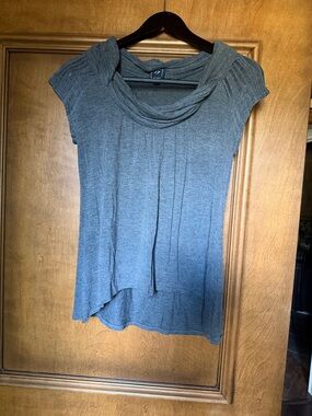 Cowl Neck Cap Sleeve Knit Top in Gray